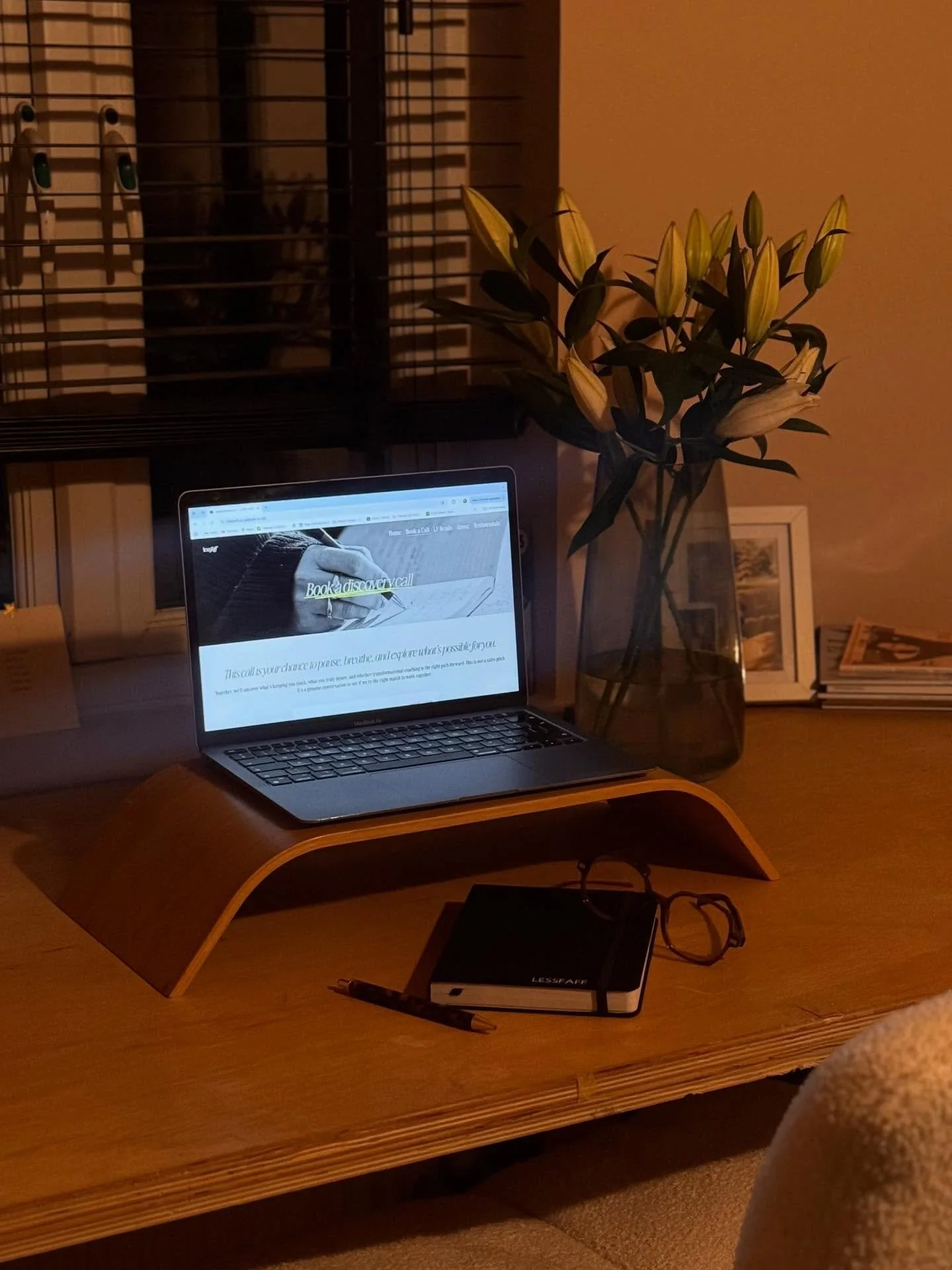 Want to start living a life where feeling stuck is a thing of the past &amp; you can command your life with confidence, purpose &amp; alignment? 

You&rsquo;re in the right place.

A discovery call with me is your chance to pause, breathe, and explor