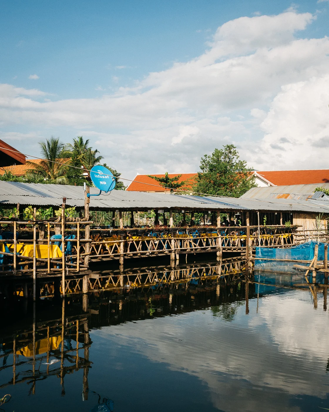210. Pond restaurant 