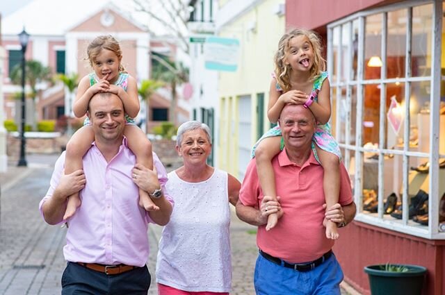 No 🌞necessary! The sunny personalities of the Henderson girls was all we needed to brighten a grey and rainy day. It's a little reminder that life is what we make it - so let's make it positive! .
.
.
#TQFamilies #bermudaphotographers #bermudafamily