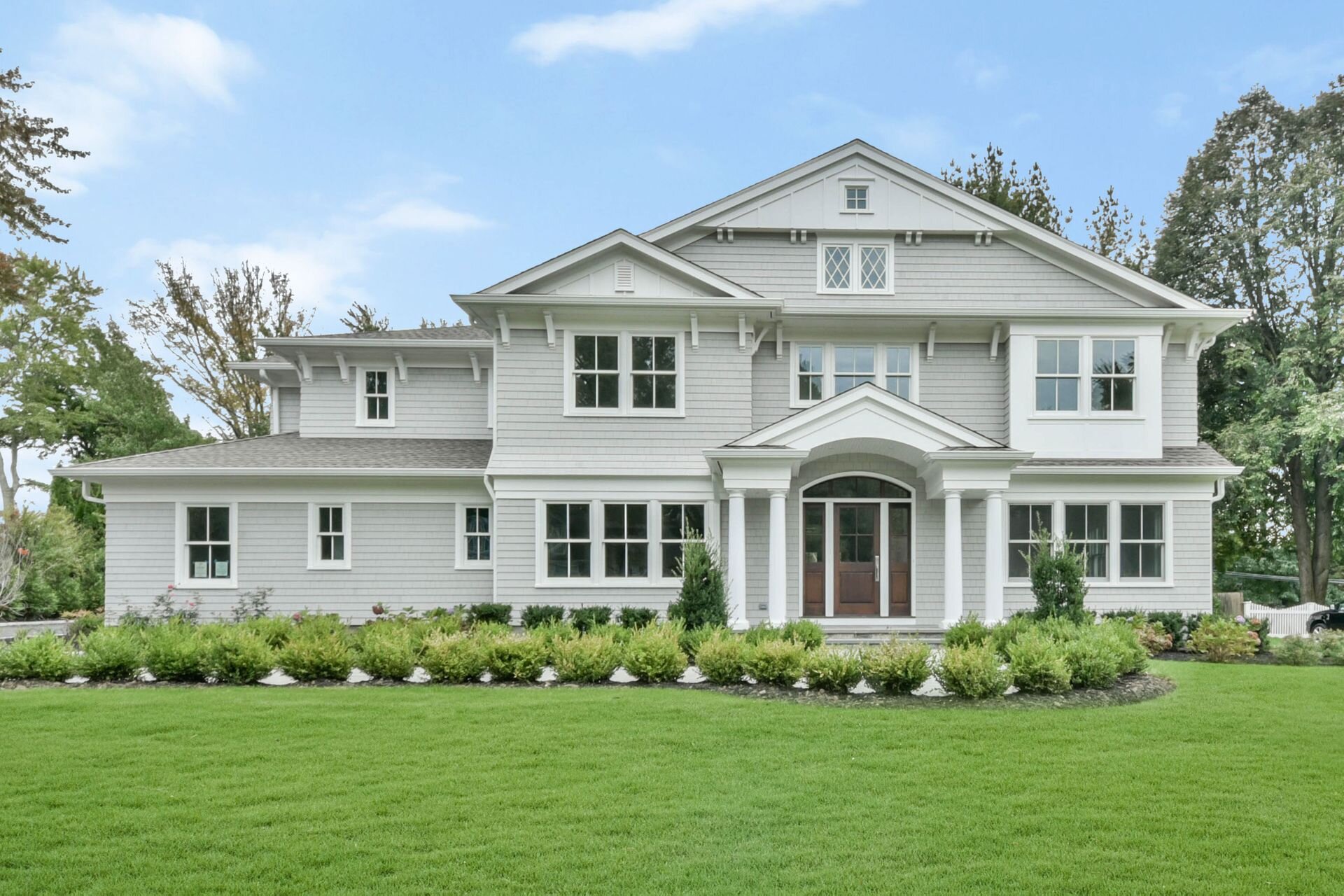 Flower Hill transitional shingle style