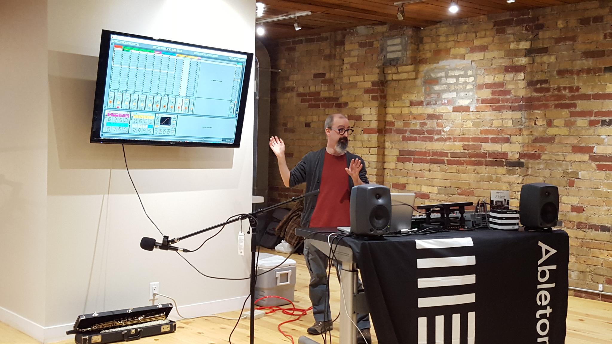 Giving a presentation on my Live improvisation template to the Toronto Ableton Live Users Group, at Saved By Technology - 2016-04-11 (photo by Heidi Chan)