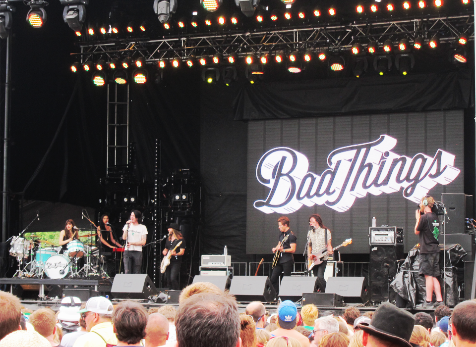 Who could expect our good friend Shaun White, (snowboarder) performing with his new band "Bad Things". They blew our mind with authenticity, raw talent, good tunes, crowd engagement and they even had a chick drummer. Its safe to say we fell in love with the passion of rock n' roll again. 