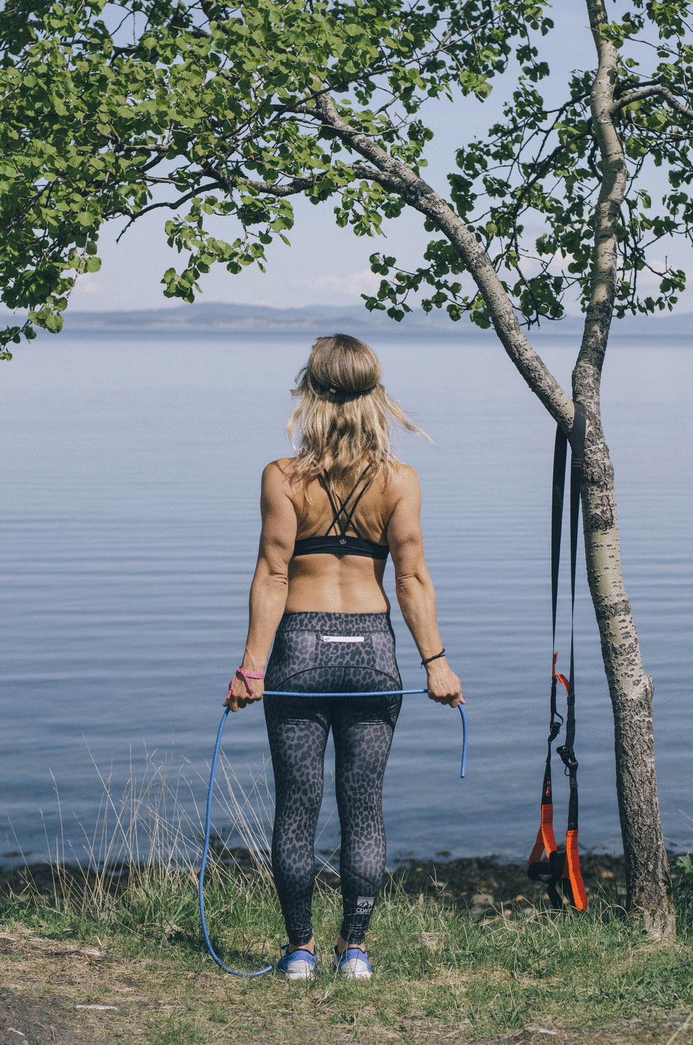 Go as slow as needed in order to pinch shoulder blades in all positions. Keep your amor close to your body. Go only as far as you feel in control. Pay attending to your shoulder blades not "hiking" up.