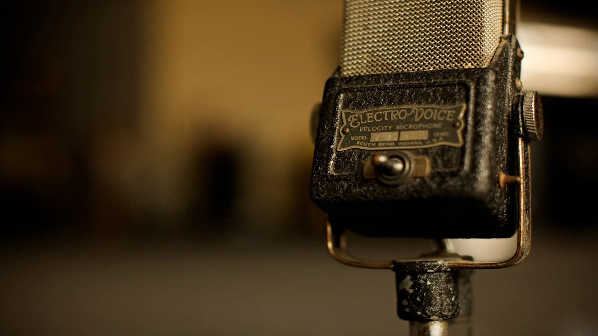 velocity-microphone-vintage-old-on-off-switch-music-hd-wallpaper.jpg