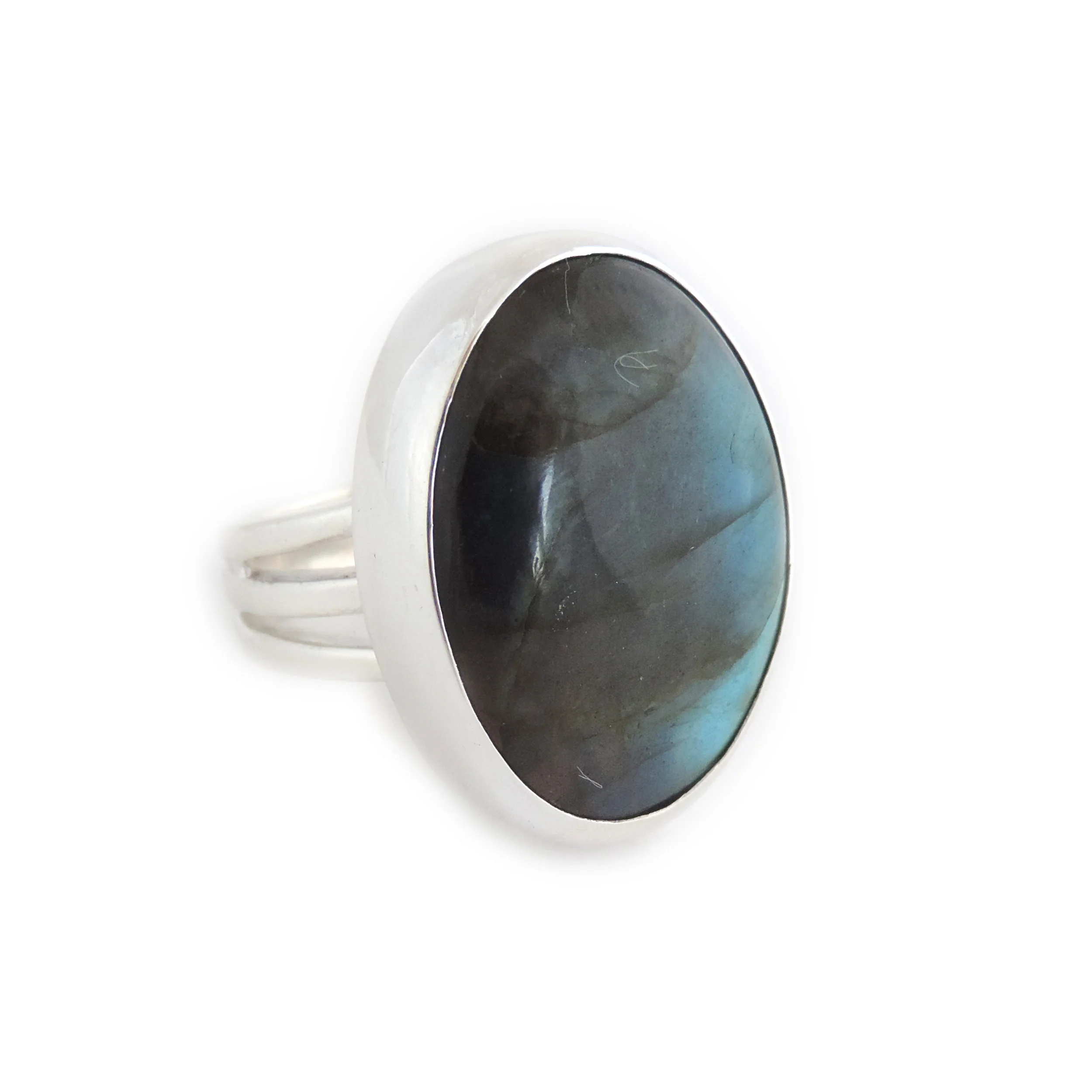 Oval labradorite on three bar ring