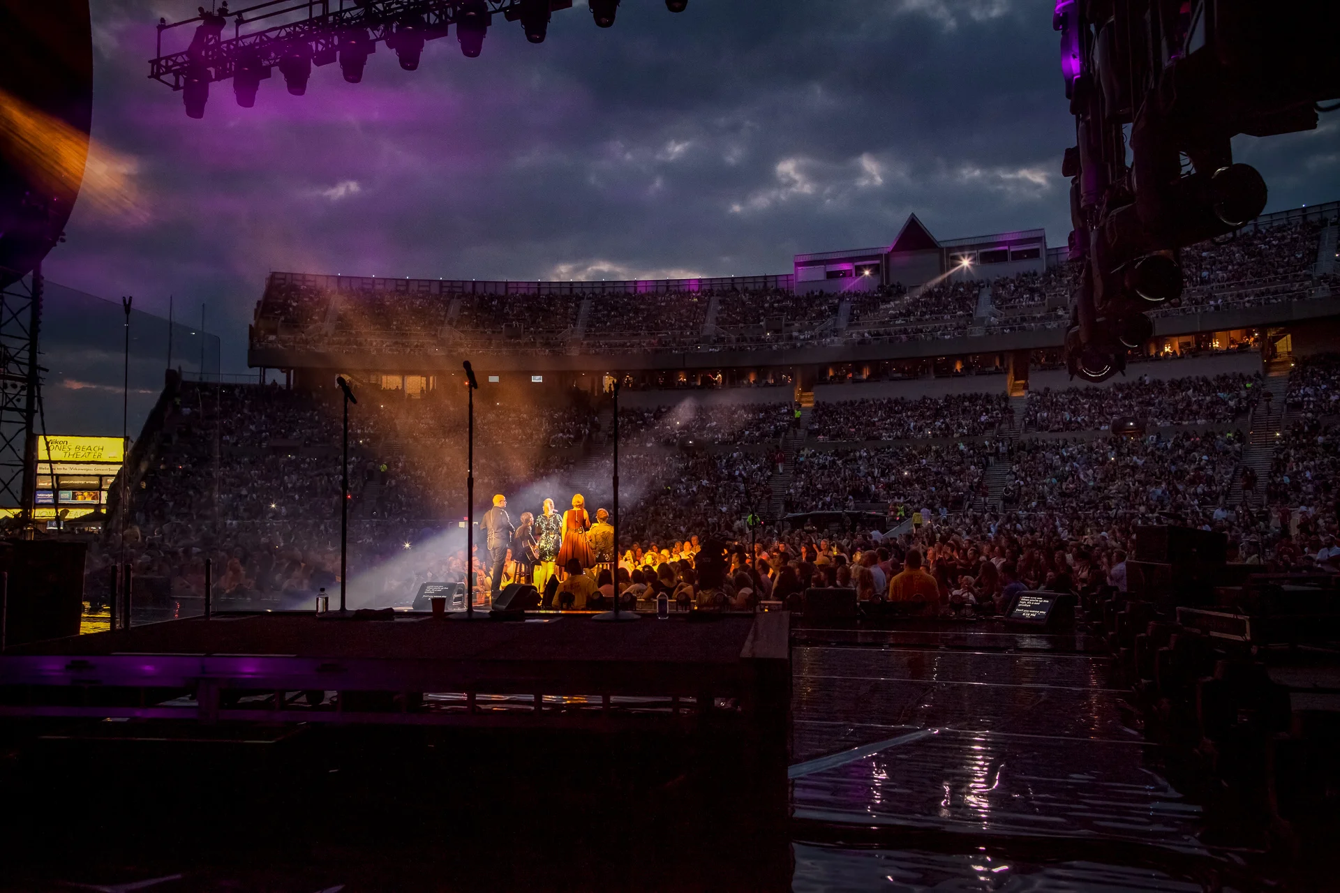 Kelly Clarkson - KCM5 Tour