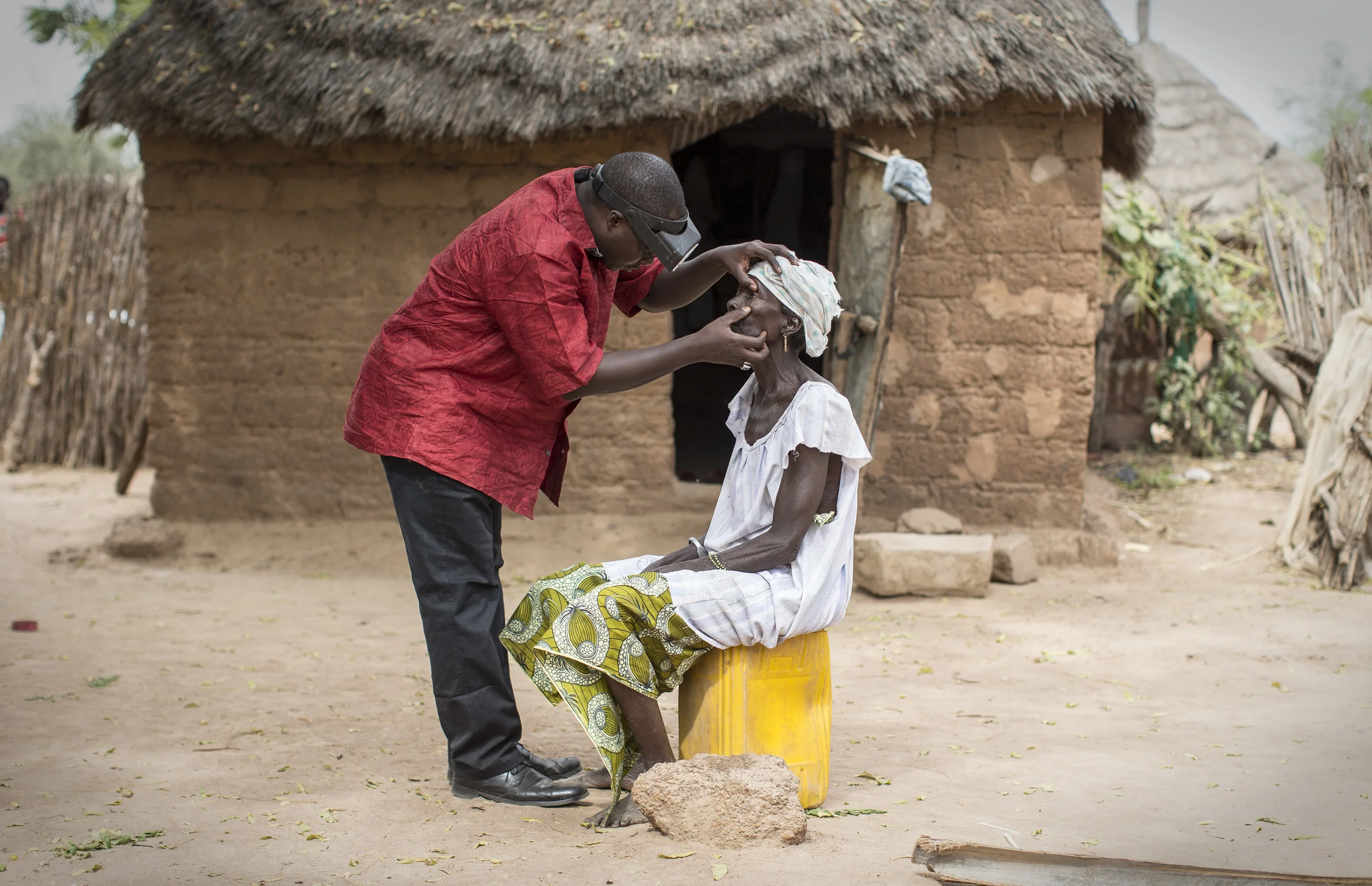  Trachoma expert, Camera Ousmane, inspects the eyes of a trachoma victim, a day before he operates on her. Kaffrin, Senegal, November 2013. 