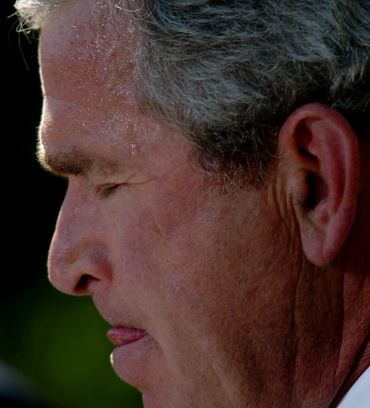 President George W Bush feels the heat during a joint press conference with Iraq Prime Minister, Ayad Allawi, at the White House. &nbsp;September, 2004. 