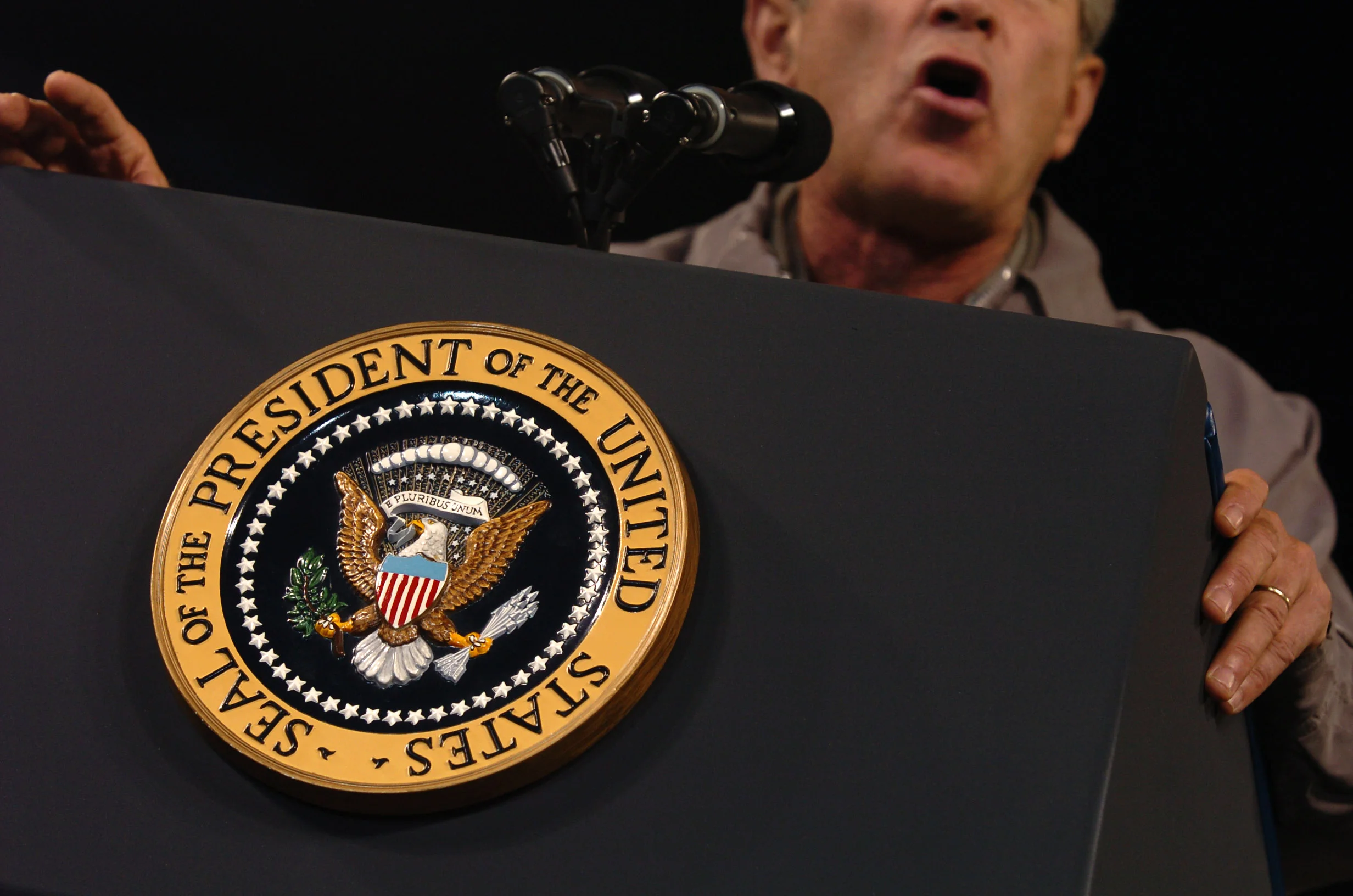  President George W Bush addresses his supporters at a rally in Cincinatti, Ohio, in the run-up to the U.S. presidential election. November, 2004. 