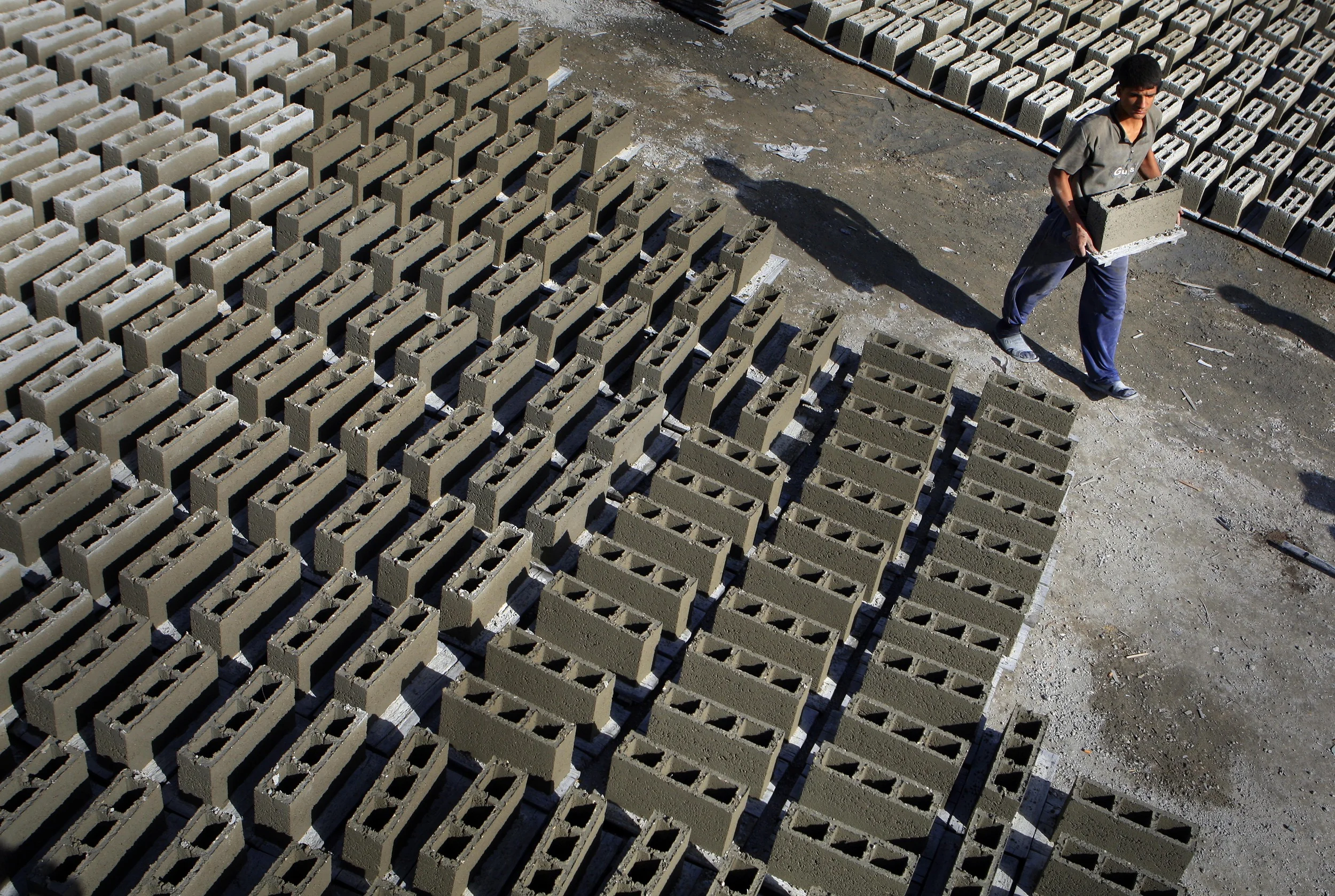  Building blocks, partly made from the rubble of desrtroyed buildings, due to a cement shortage, are layed out to dry. &nbsp;Northern Gaza, December 2009. 