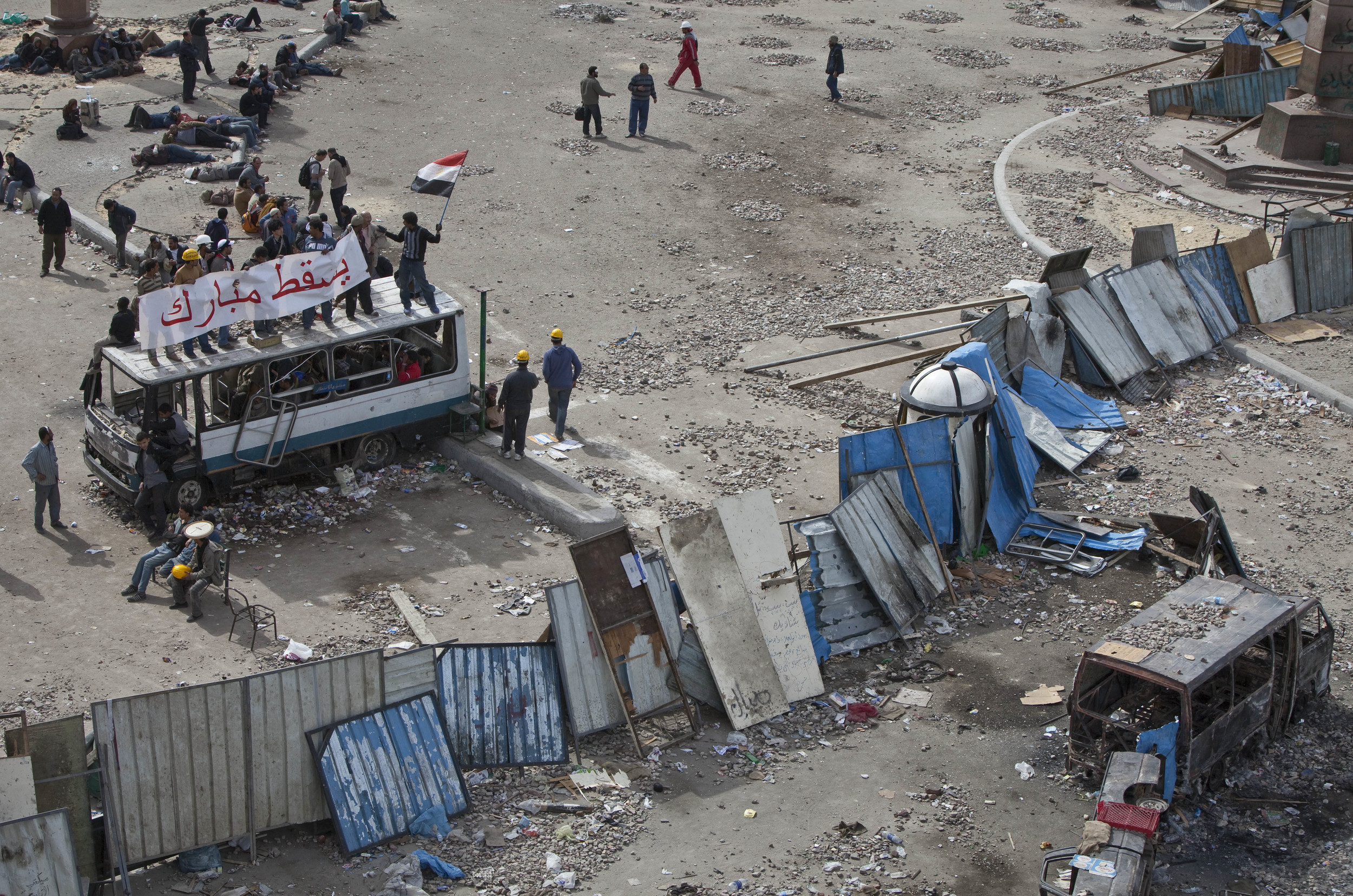  Anti Mubarak protesters barricade themselves inside Tahrir square during rioting, Cairo, 2011. 