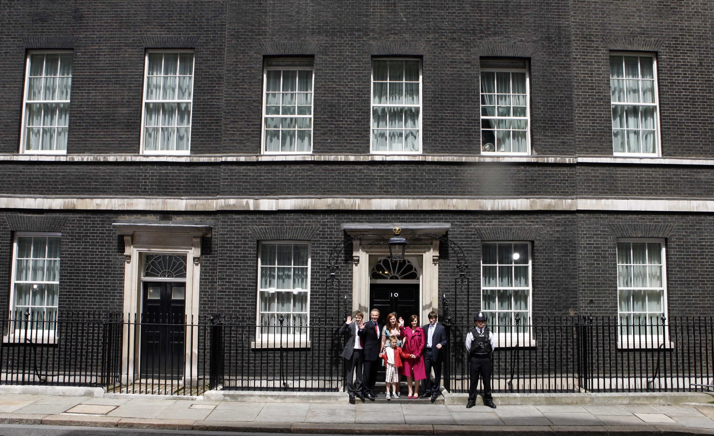 The Blair family on the steps of no.10 Downing before leaving for the last time on Tony Blair's last day as British Prime Minister. June 2007.