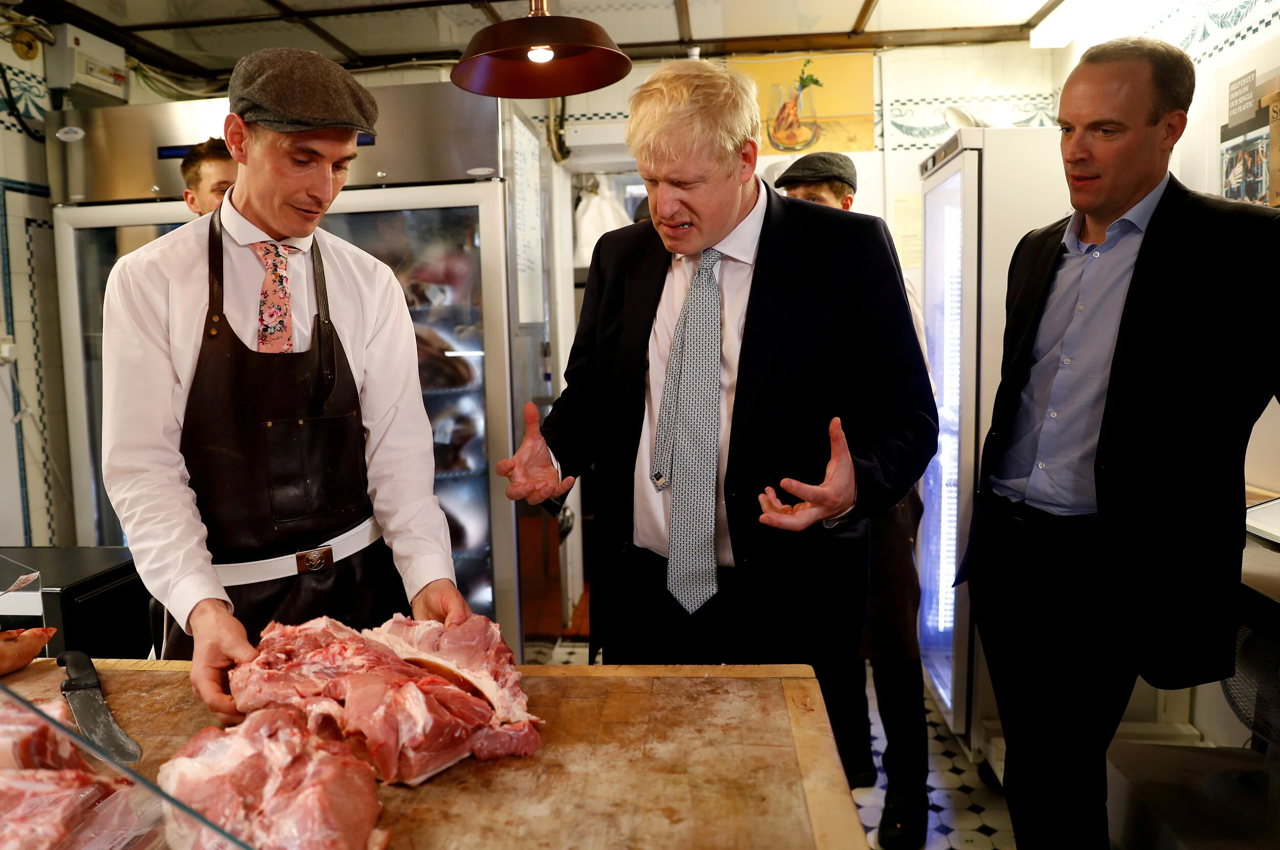  Boris Johnson, a leadership candidate for Britain's Conservative Party, and Britain's former Brexit Minister Dominic Raab visit a butcher's shop in Oxshott, Surrey, Britain, June 25, 2019 