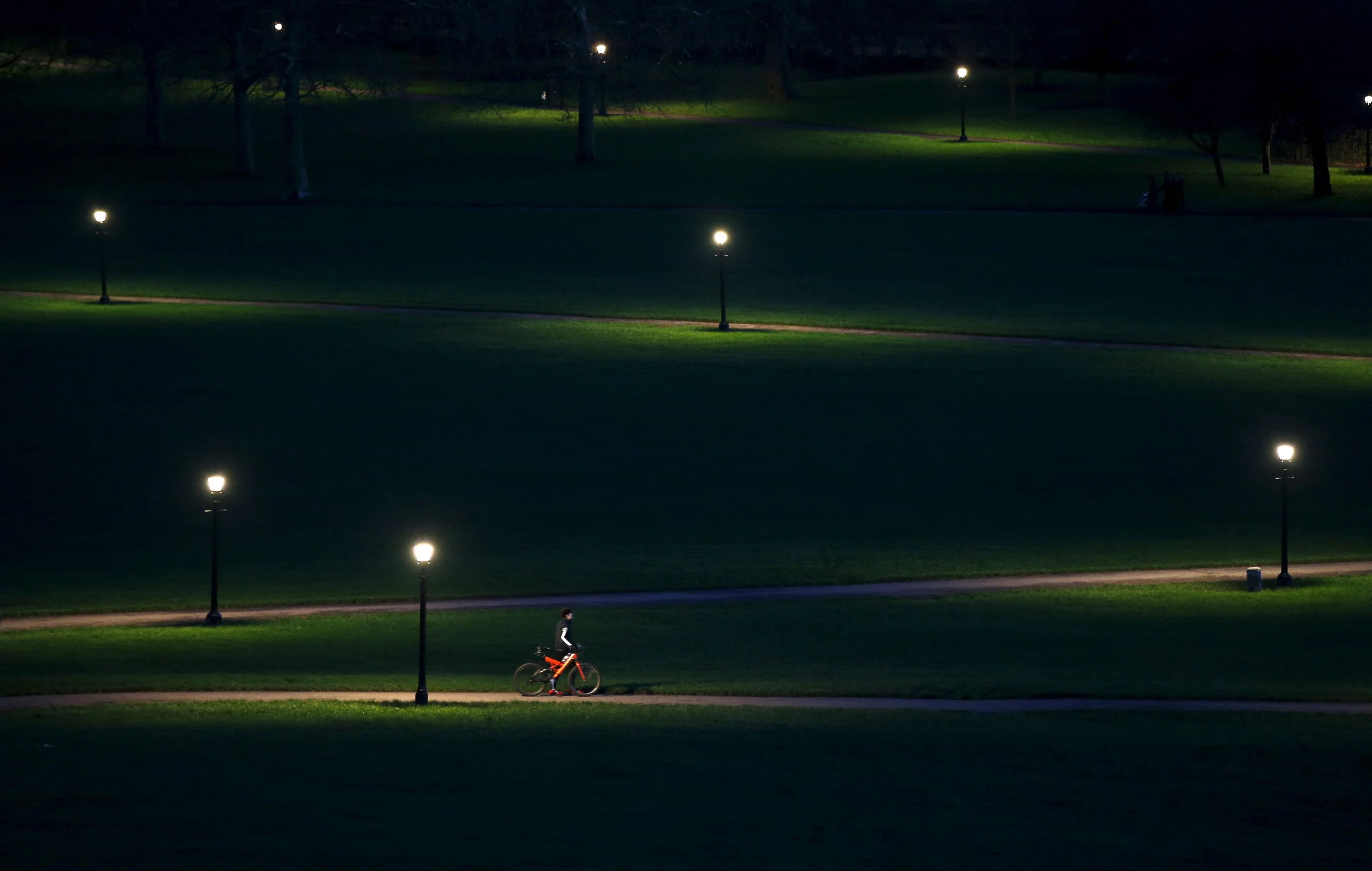  A cyclist rides through Primrose Hill in the early evening in London, Britain, December 29, 2015 