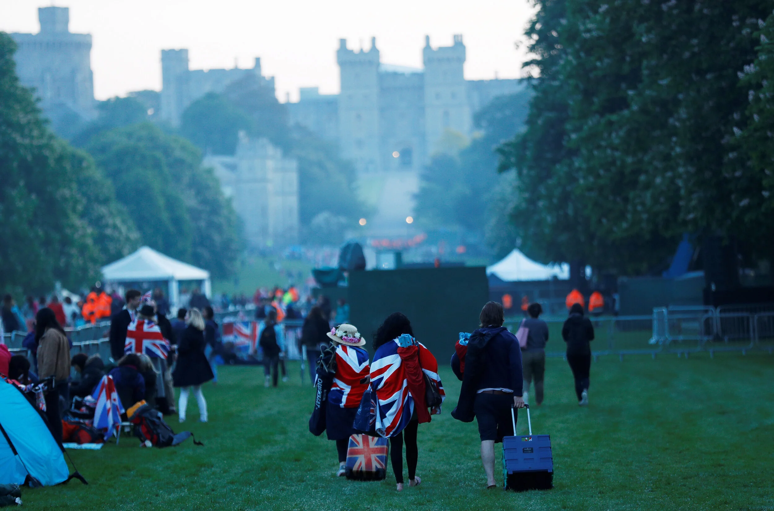  Royal fans arrive ahead of the wedding of Britain's Prince Harry to Meghan Markle in Windsor, Britain, May 19, 2018. 