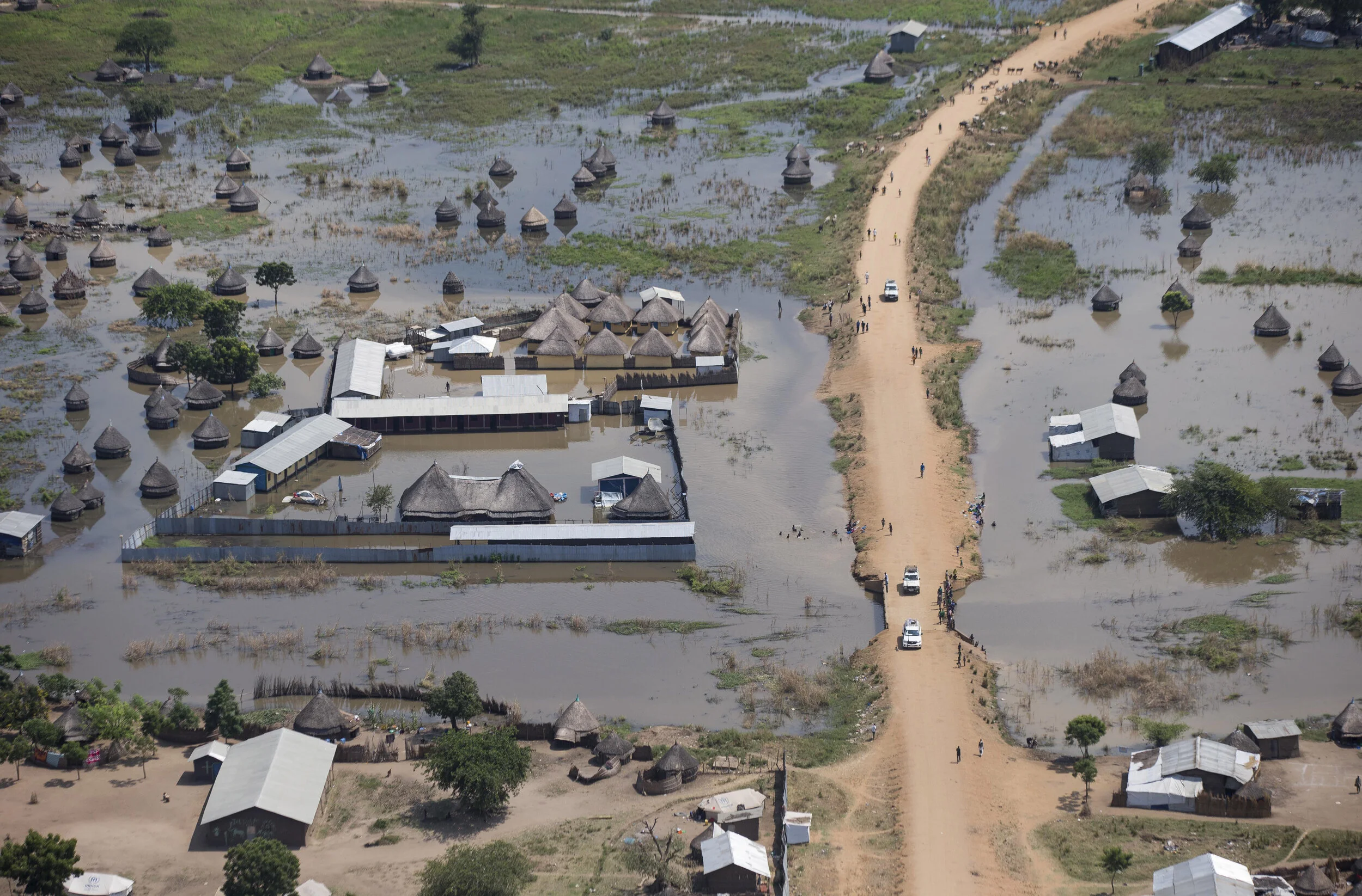  The last section of dry road approaches the flooded Leithchour refugee camp in Ethiopia. The camp is sheltering 47,806 South Sudanese refugees who have fled the internal conflict there. 190,000 South Sudanese have crossed into Ethiopia since Decembe