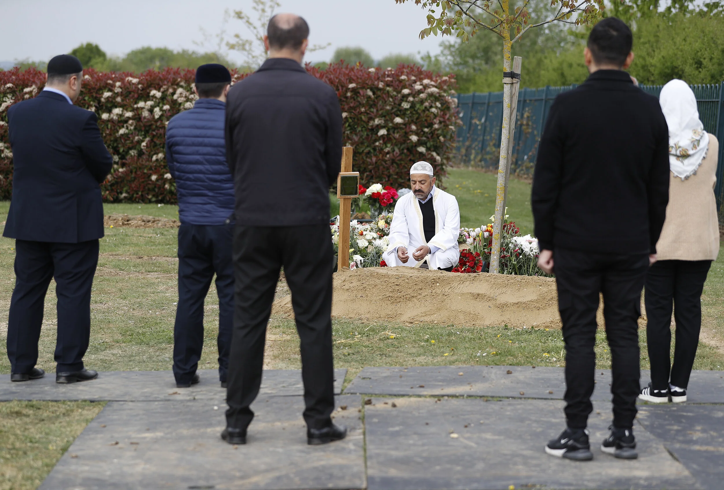  An Imam conducts a service at the funeral of COVID-19 victim Ozcan Aygin at Chadwell Heath cemetery as the spread of the coronavirus disease (COVID-19) continues, in Romford, Britain, April 27, 2020 