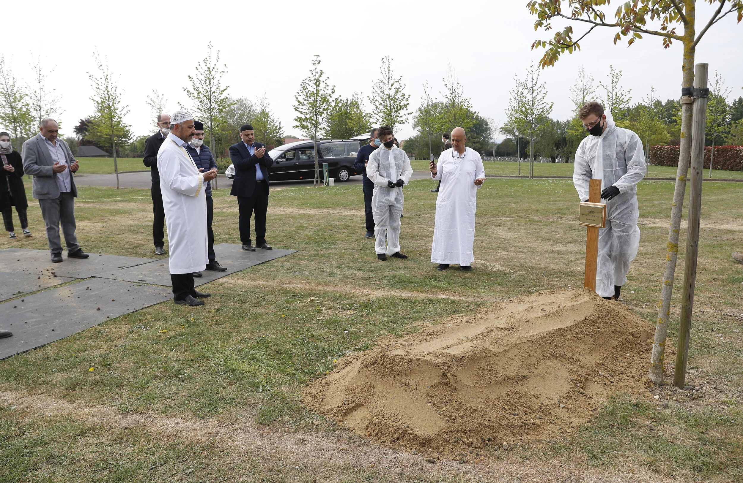  The funeral of COVID-19 victim Ozcan Aygin takes place at Chadwell Heath cemetery as the spread of the coronavirus disease (COVID-19) continues, in Romford, Britain, April 27, 2020 