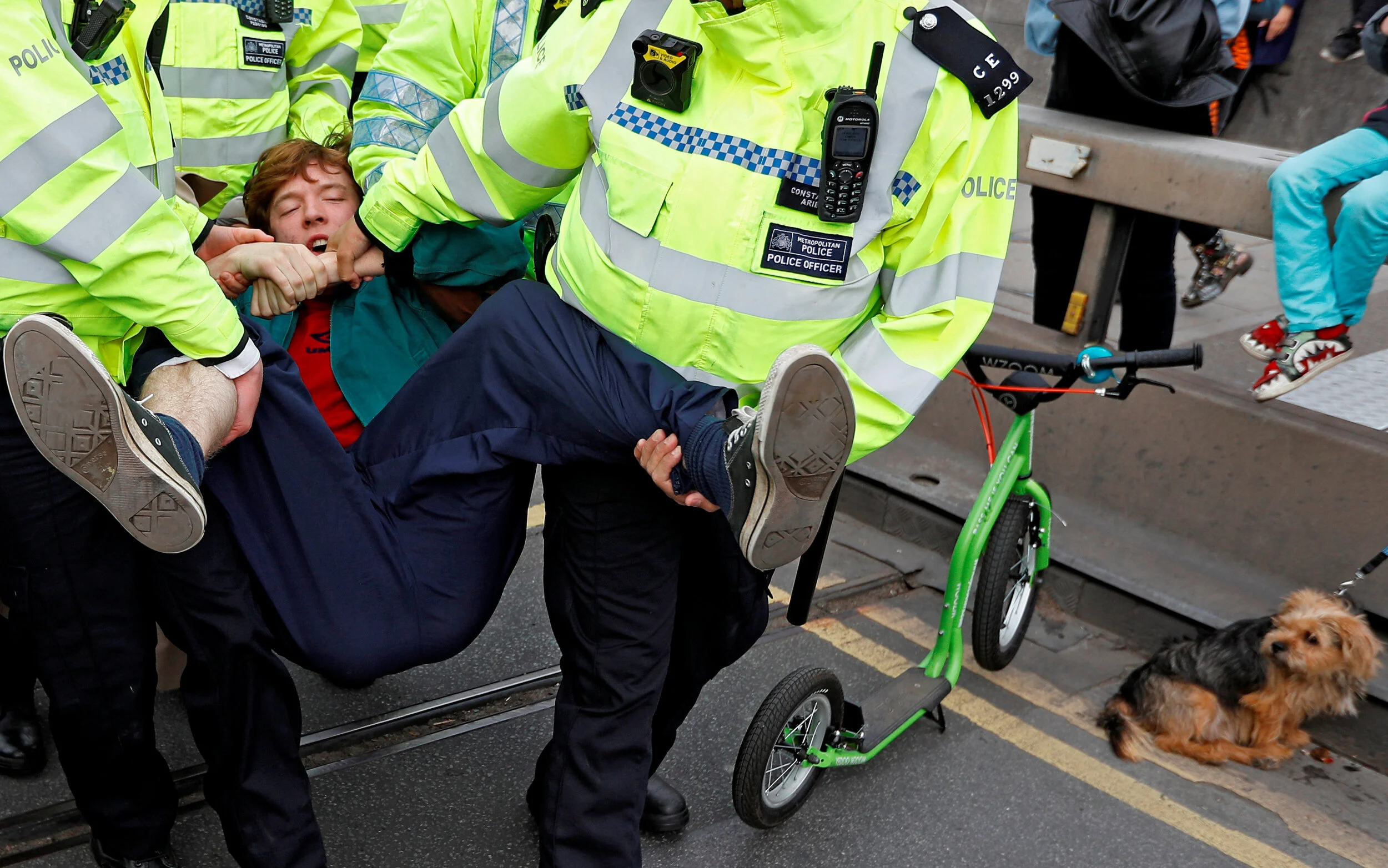  Police officers detain a climate change activist at Waterloo Bridge during the Extinction Rebellion protest in London, Britain April 16, 2019. 