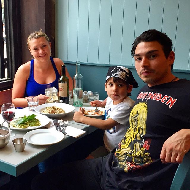 I think I was Italian in a past life. We can all eat pasta and bread all day! @thefitnesscurator check out the official #ironmaiden T. #carbloading #carbs #italianfood #nyc #family #postworkout #fuel #saturday #brunch #pasta #eat #refuel