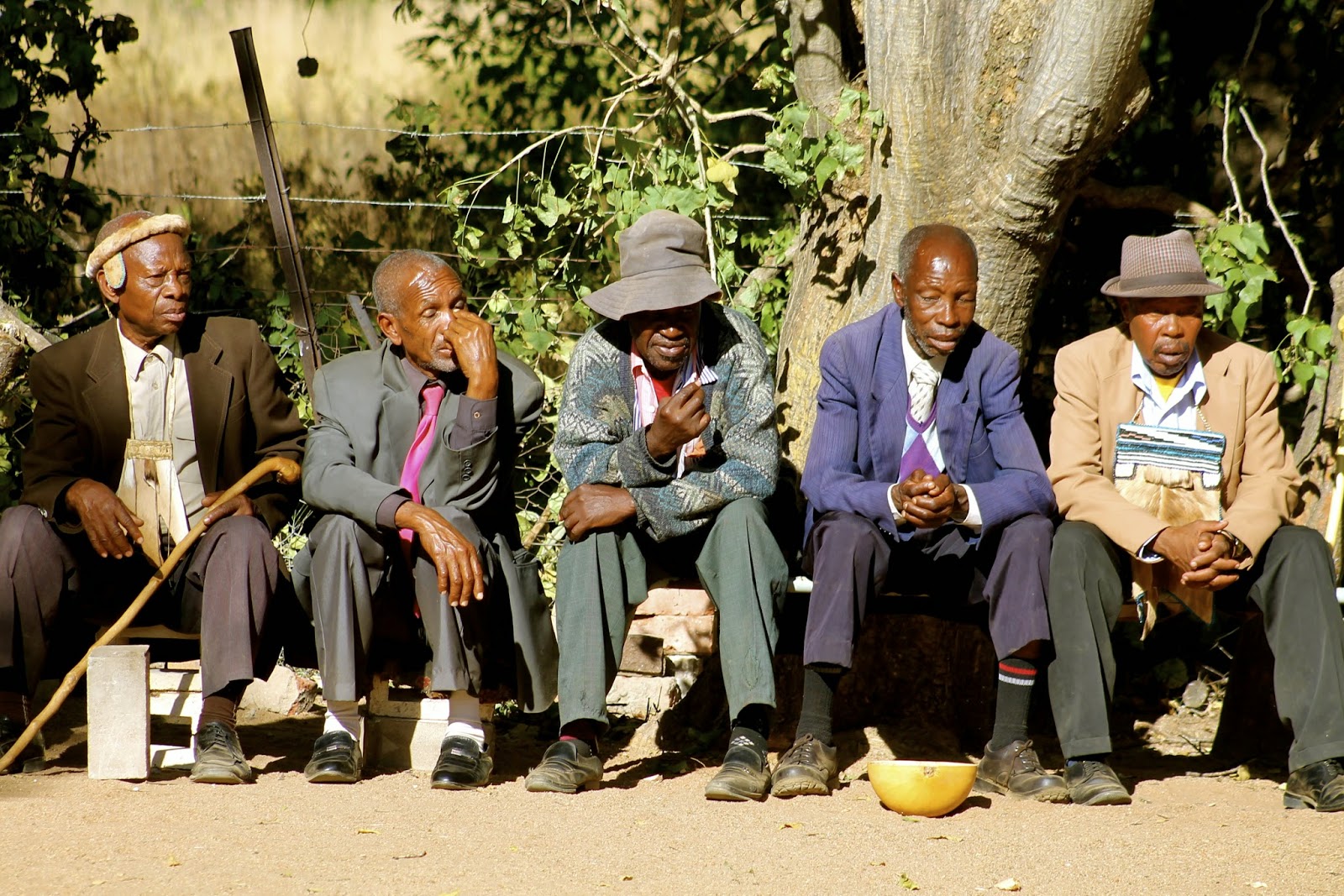 Sometimes I think of this picture with the name A Gathering of Old Men . It’s a pretty typical sight in rural South Africa, seeing men sitting in a line, chatting and avoiding the sun.