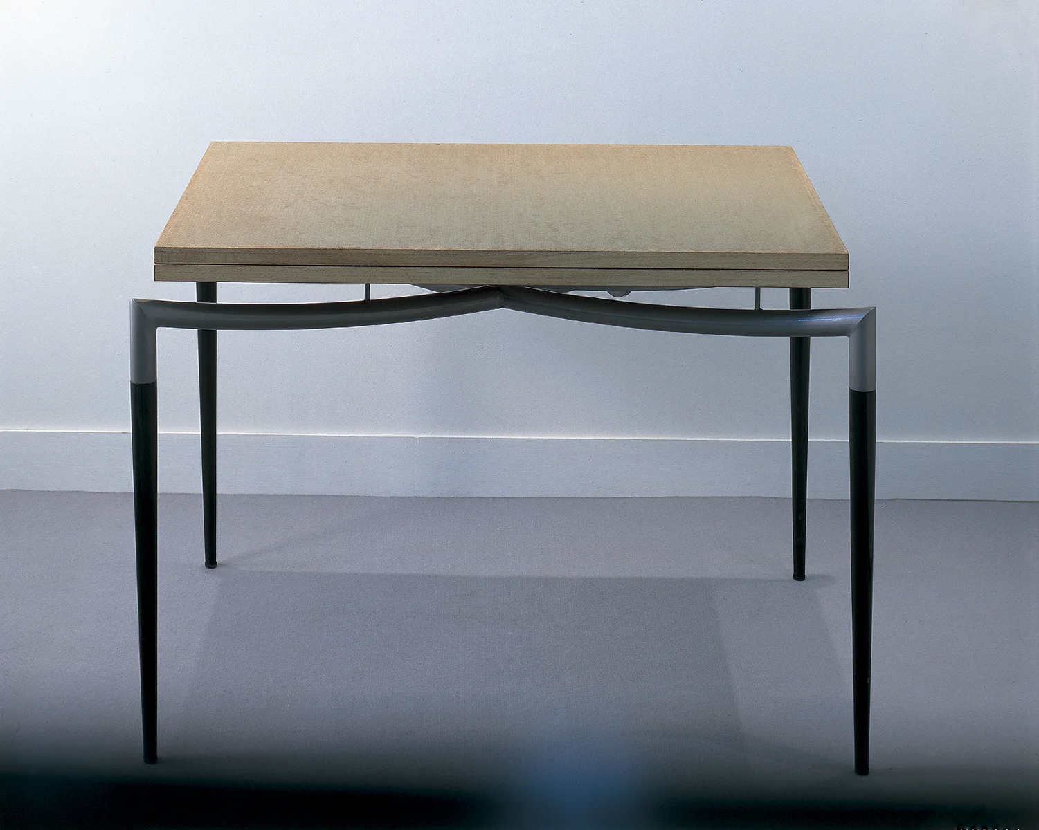 126 - Table porte-feuille.jpg