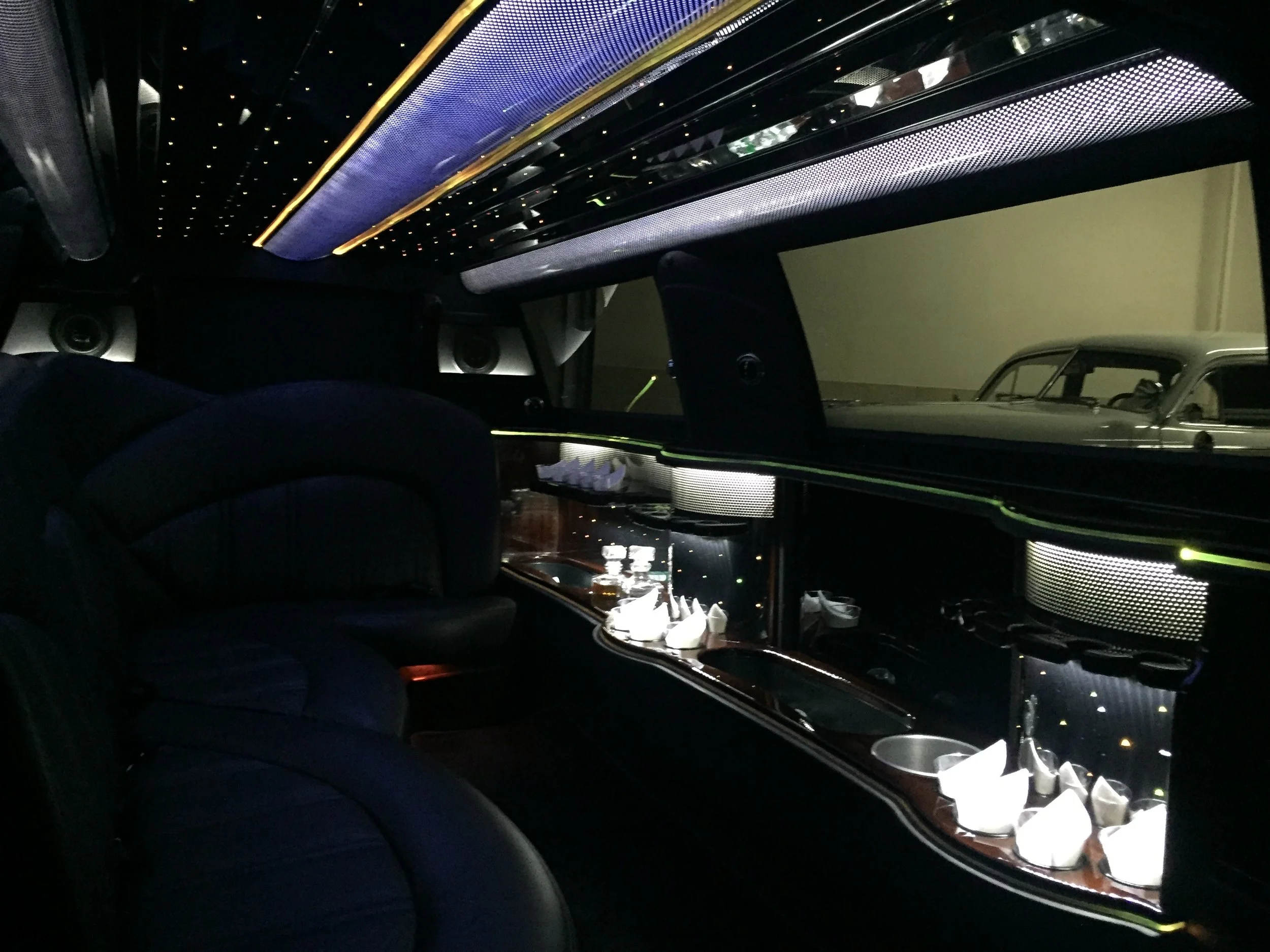 8 Passenger MKT Limo