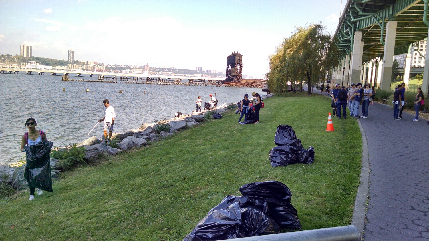 The US Coast Guard, Riverside Park Conservancy, Bank of America, local high school students and other participated in this effort. 