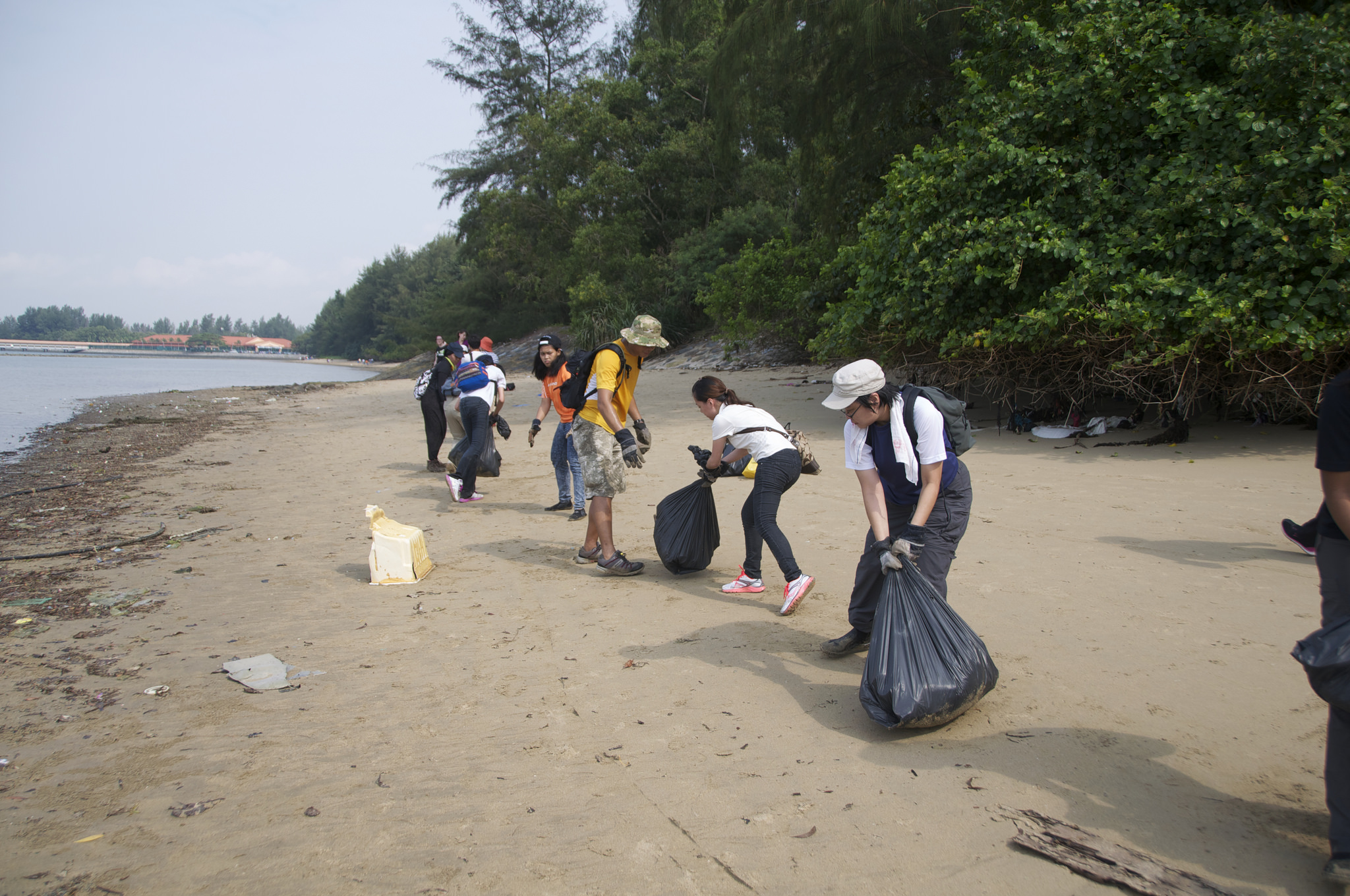 Singapore - Tanah Merah Beach - 1.12-volunteers.jpg