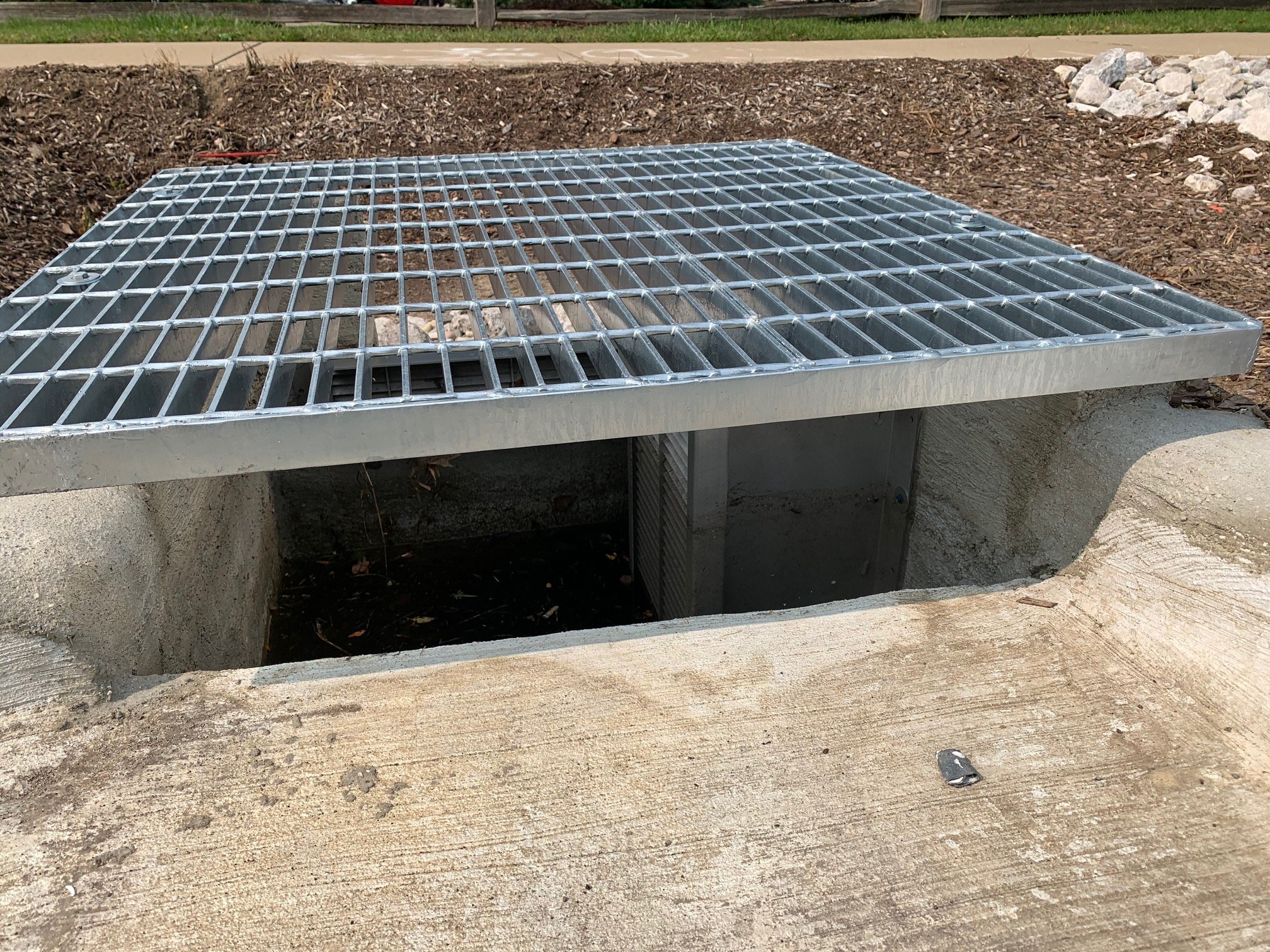 Stormwater catch basin screen SOP Technologies_2.jpg