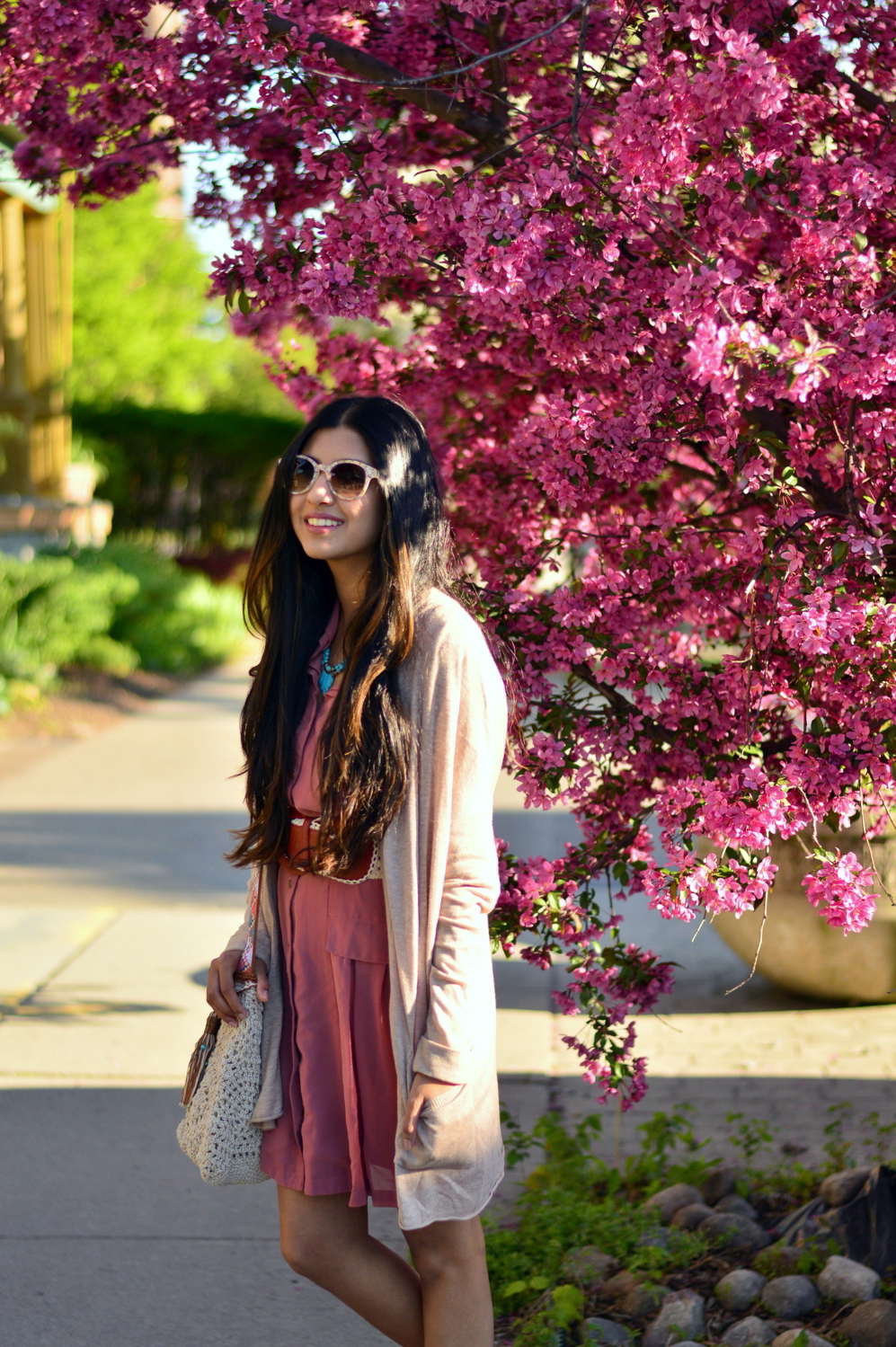 pink-shirtdress-crochet-bag-neutral-cardigan-spring-staples 5