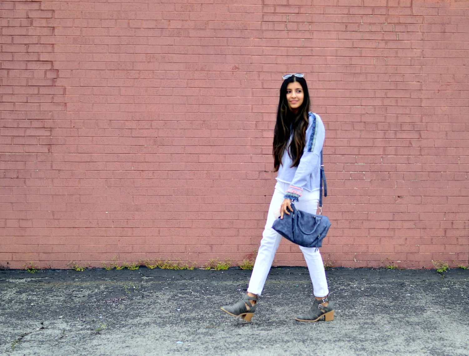 pom-fringe-sweatshirt-casual-blogger-outfit-style 4