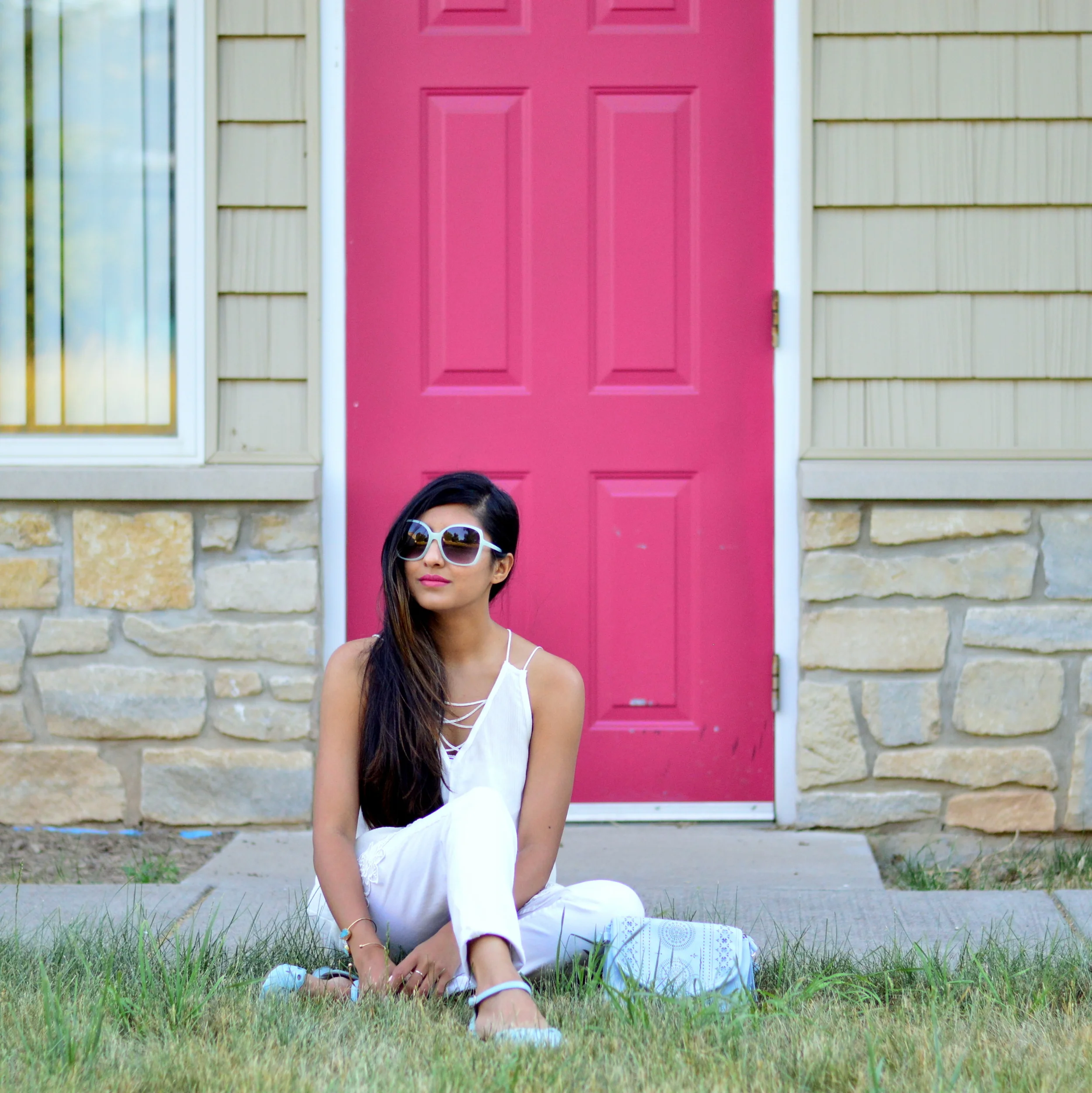 all-white-summer-style-lace-up-details 1