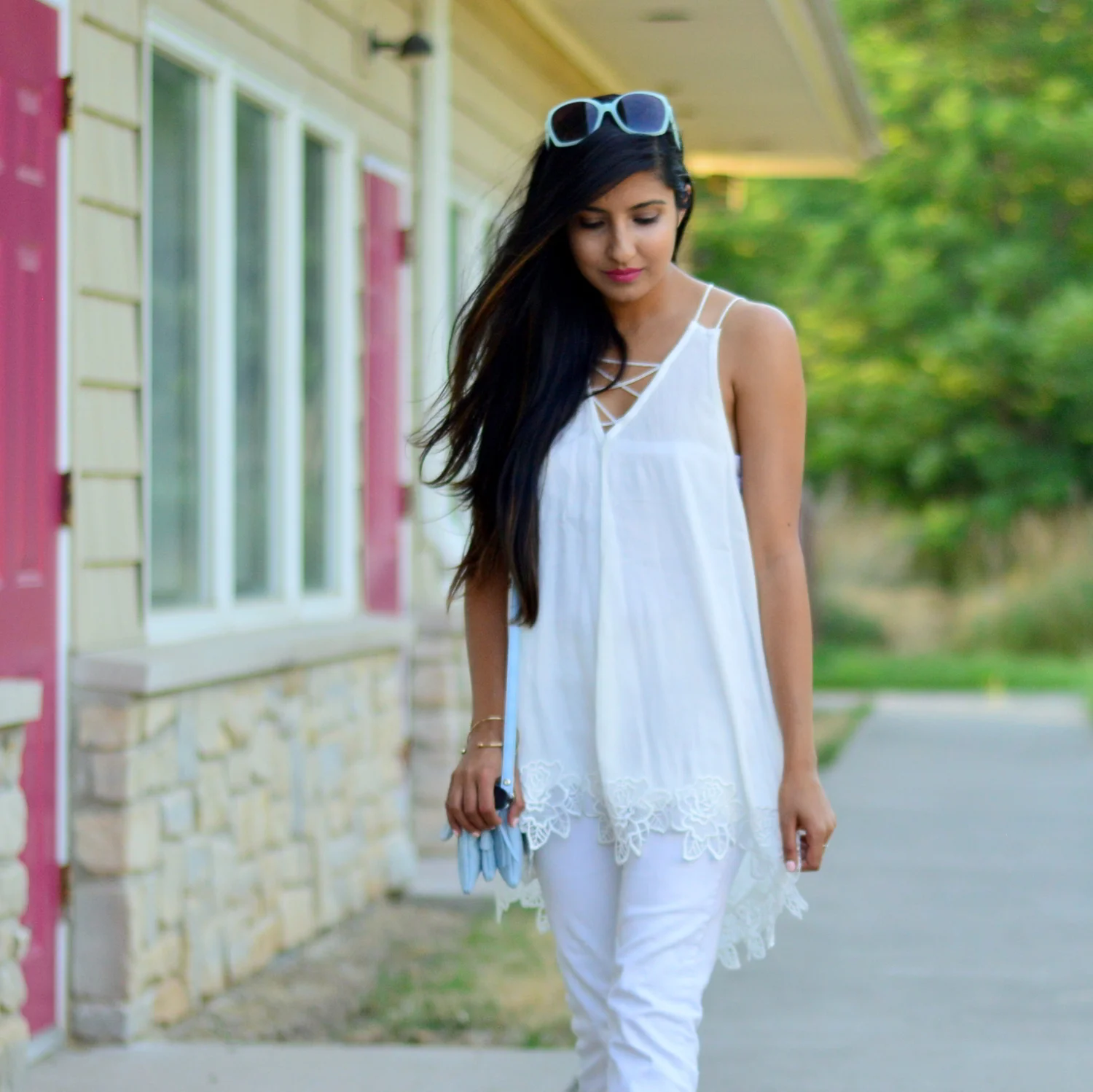 all-white-summer-style-lace-up-details-monochrome 2