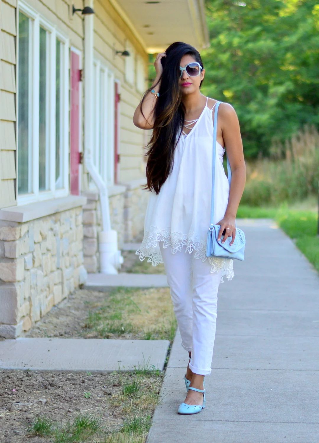 all-white-summer-style-lace-up-details-blogger-outfit 3