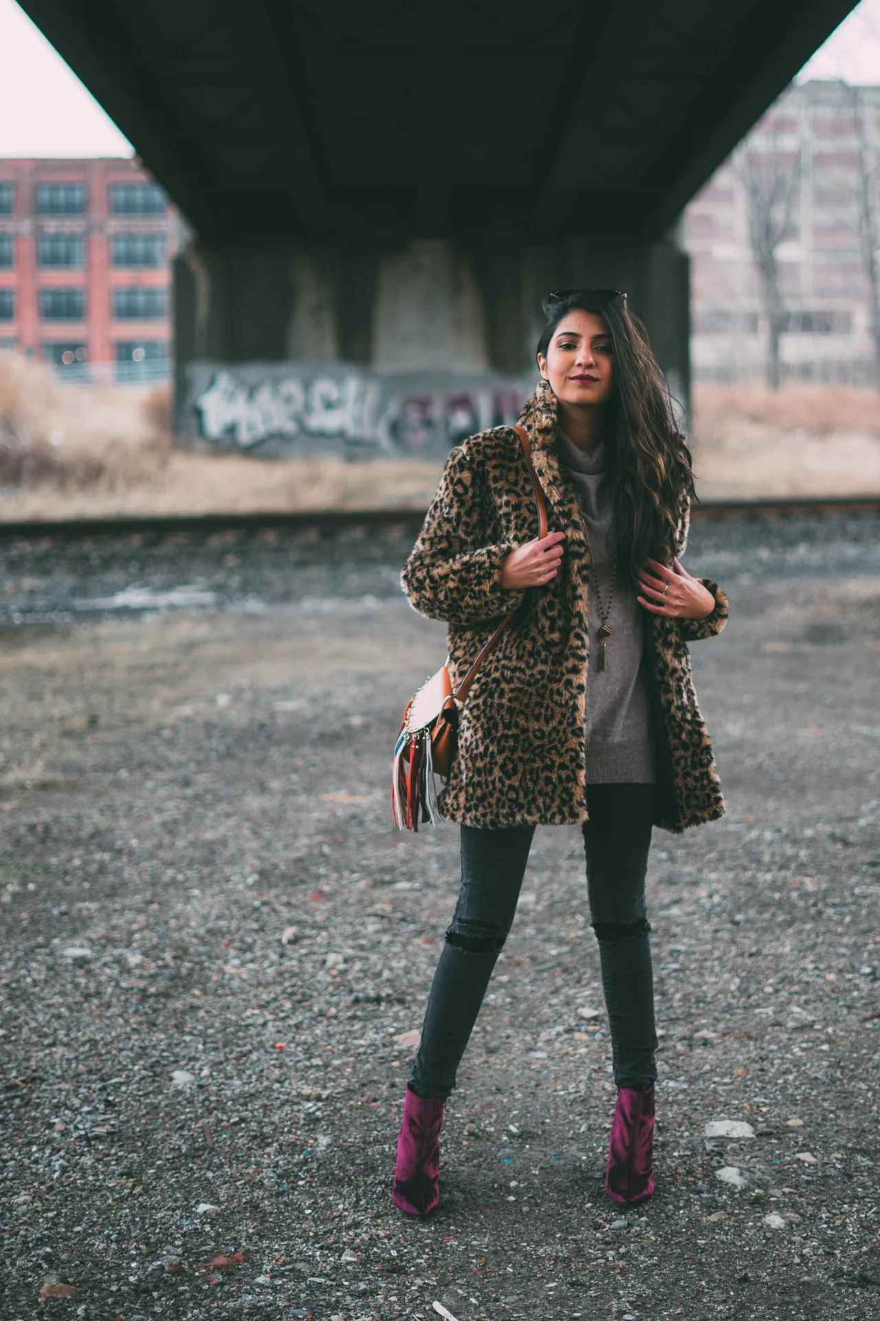 leopard-faux-fur-coat-velvet-boots-winter-style-blogger-outfit 1