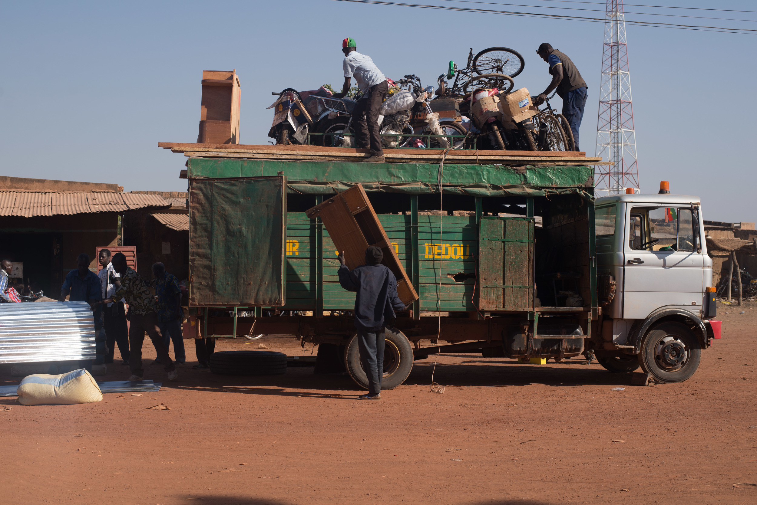 A bush taxi headed for Solenzo. 