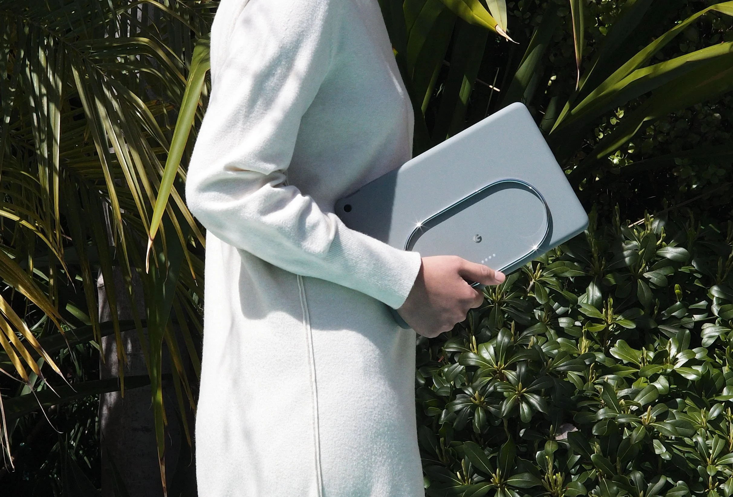 PixelTablet_CaseDark_Outdoors.jpg