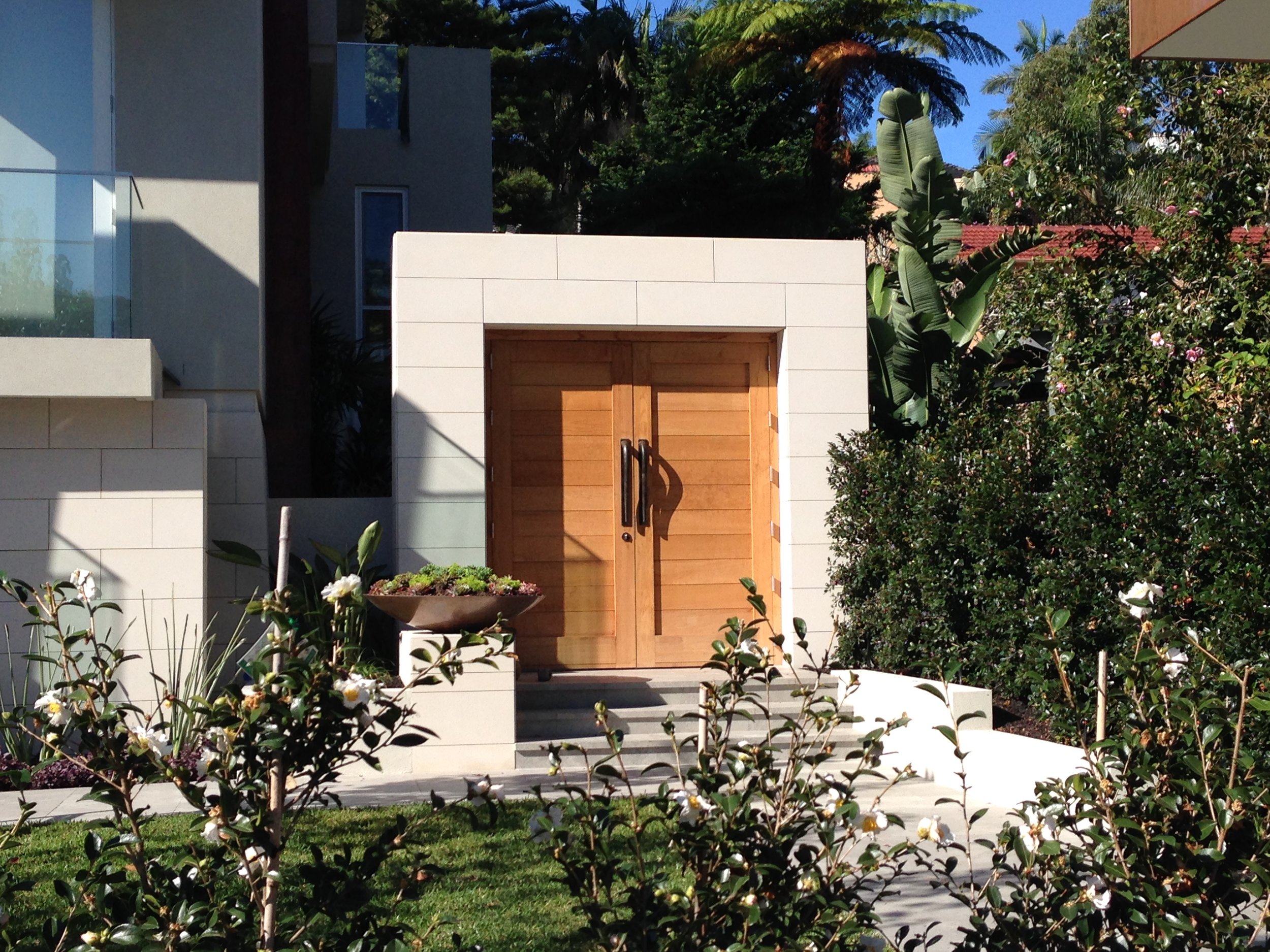 Elite stonemason - vaucluse project- pure white sawn cladding entrance  (5).JPG