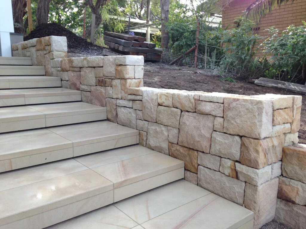 Ballast random squared walling retaining wall, sawn steps, “White Range” colour range