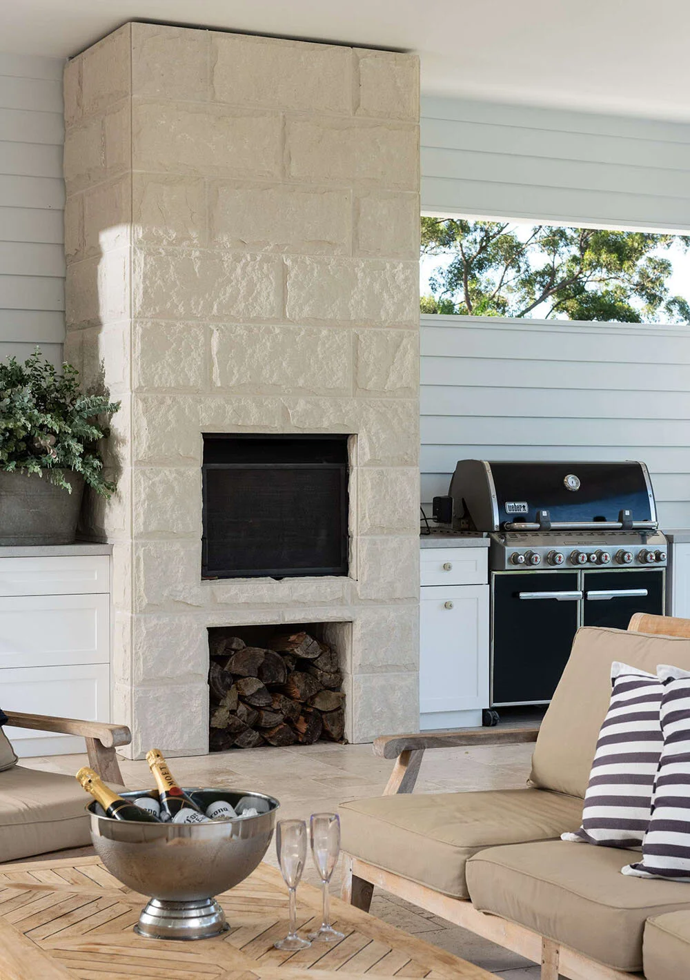 Rock faced outdoor fireplace, Pure white colour range