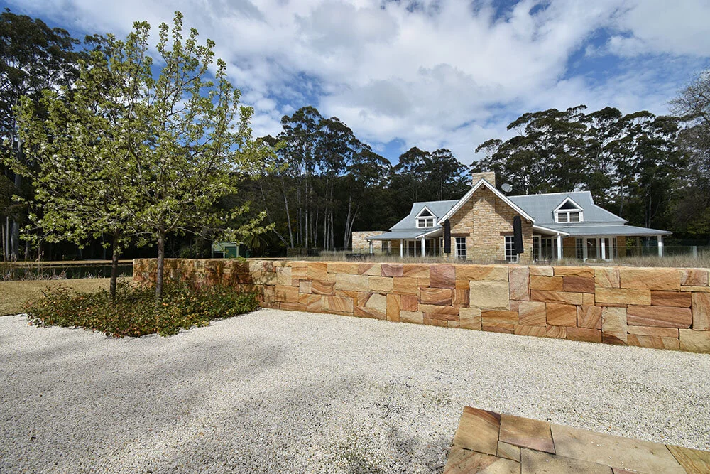 Holgate private residence featuring Gosford Quarries brown sandstone colour range ballast walling
