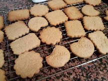 Mirar que pinta más buena al salir del horno. Enfriando en la rejilla.