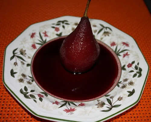 http://cocinandoamimanera.com/blog/2014/8/2/peras-al-vino-tinto