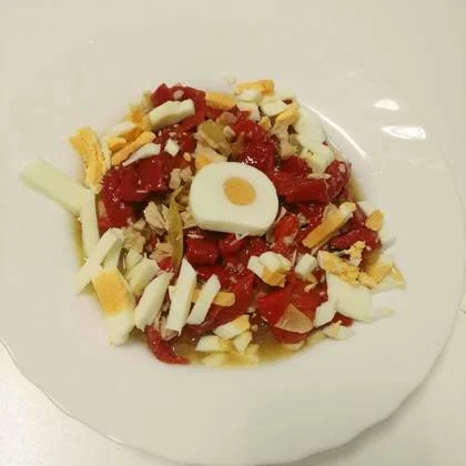 ensalada de pimientos atún y huevo duro Juanjo Muñoz.jpg