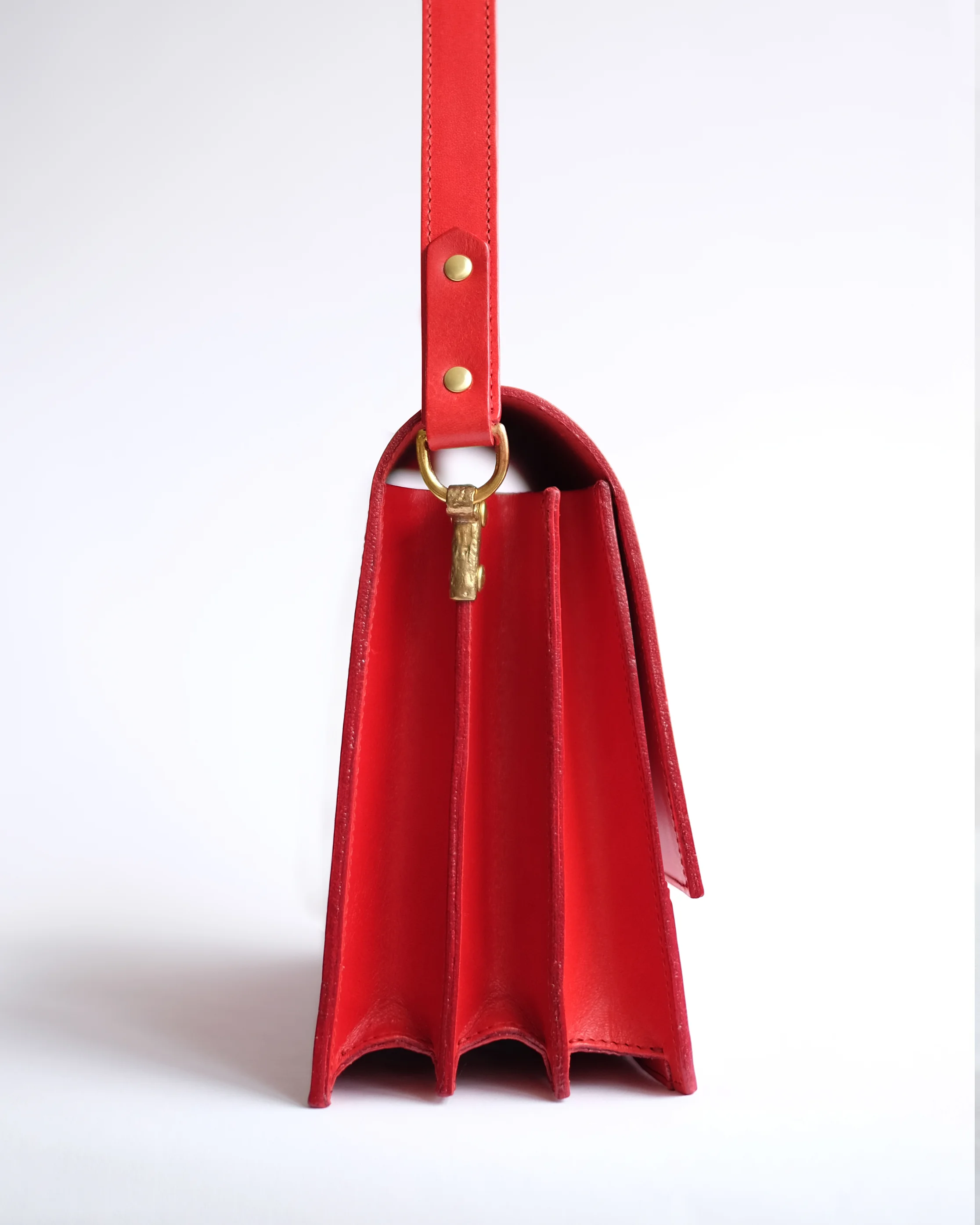 AW_FCB_Rosso_Side.jpg