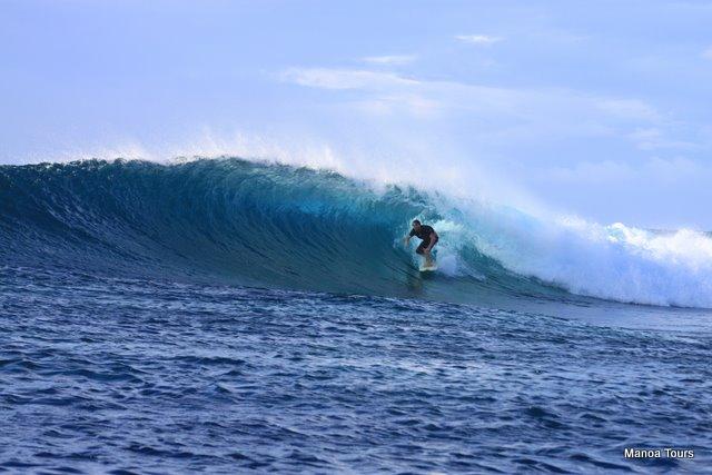 5_Samoa_surfing_right_barrel.JPG_0_0.jpg