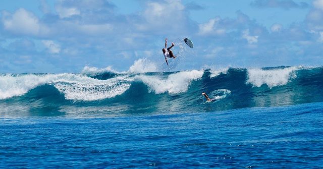 Surfing in the Solomons is something you don't want to miss out on!

#surftheearth #solomonislands #papatura #retreat #surfing #travel #ocean #water #southpacific #solomons #surf #surfer #waves #adventure #island