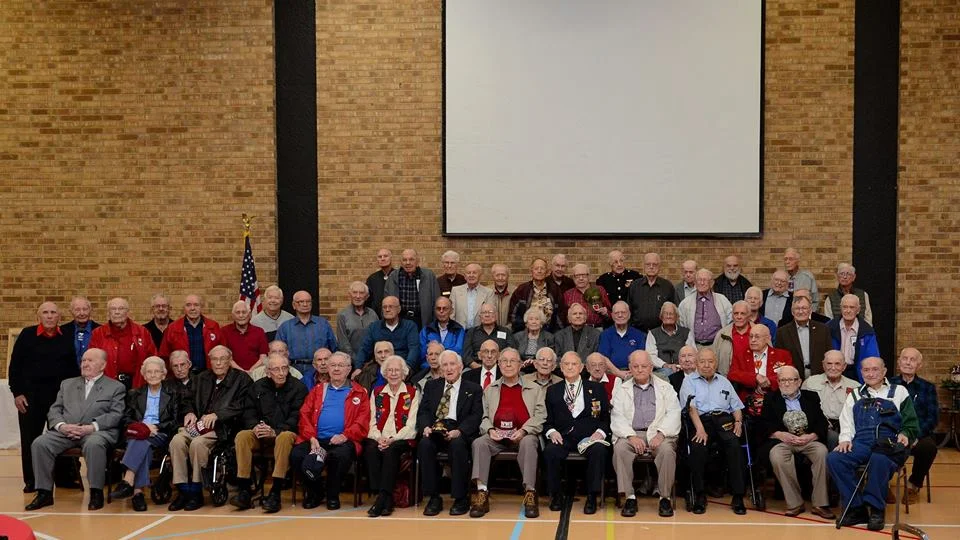 Our swell crowd of WWII veterans. (Photo Credit: Joe Schneider) 