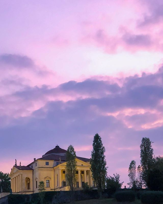 #ingoodFORM: the magic of #Palladio’s La Rotonda in the pink sky (1570-ish).